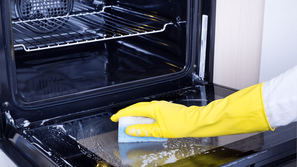 how-to-deep-clean-your-oven-1