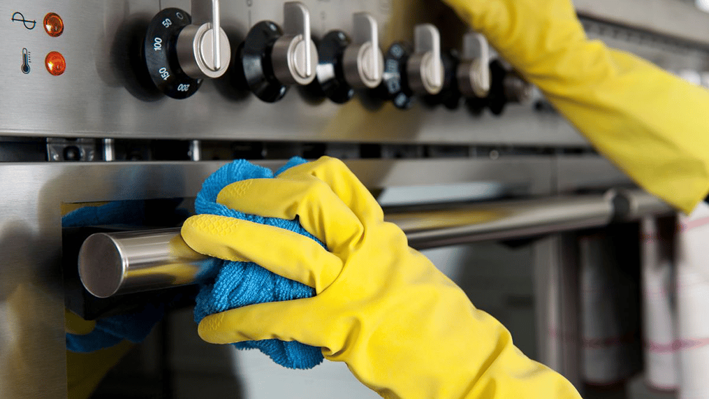 how-to-deep-clean-your-oven-2