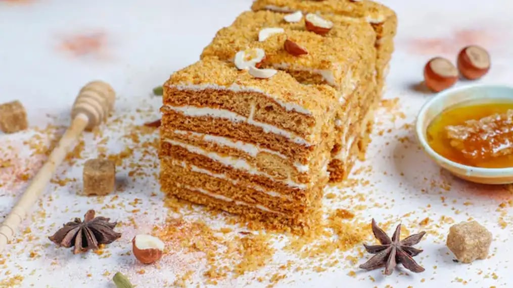 How To Bake A Delicious Honey Cake For Hanukkah