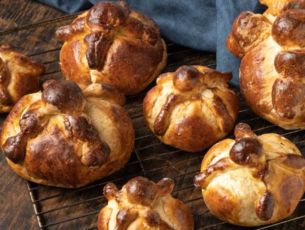 How To Bake Delicious Hot Cross Buns For Good Friday