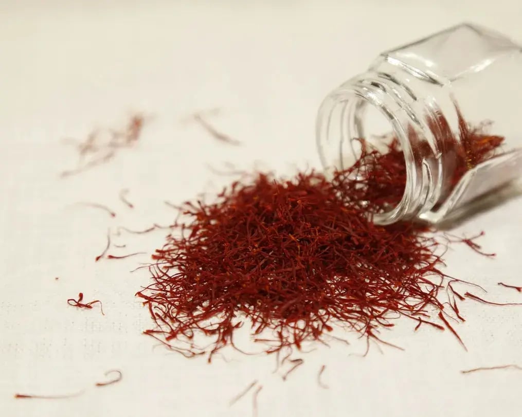 Crushing the Saffron