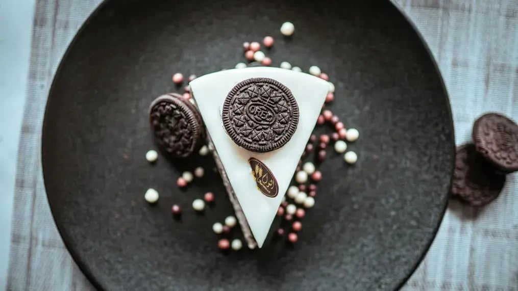 How to Bake the Perfect Coffee Oreo Chocolate Cake: A Step-by-Step Recipe - Oreo Cake Slice