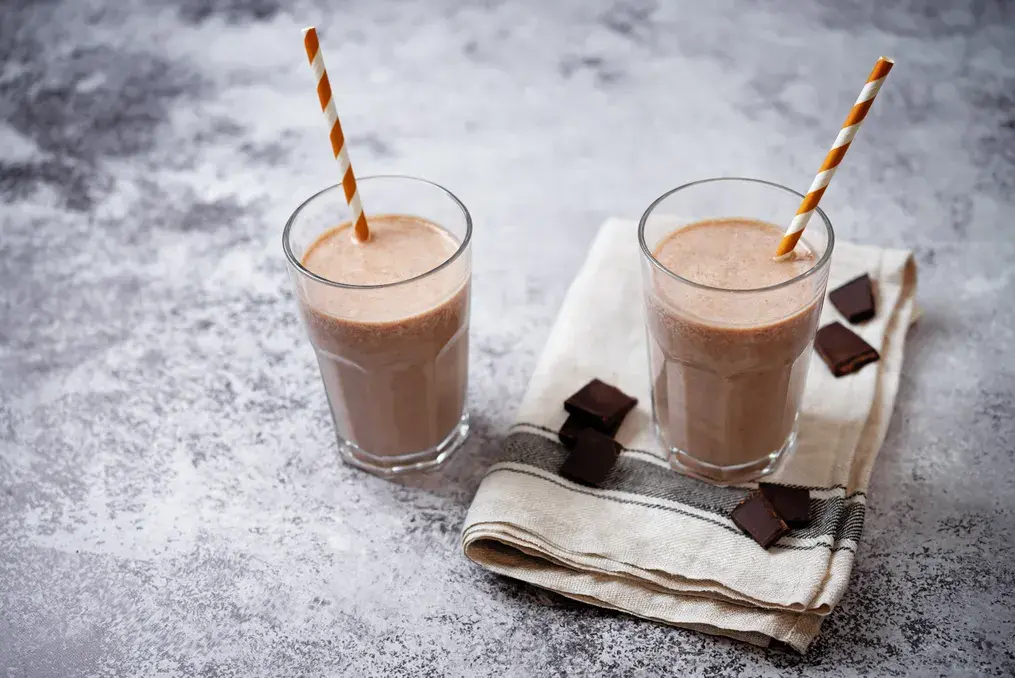 How to Blend Nuts Perfectly into Fruit Smoothies