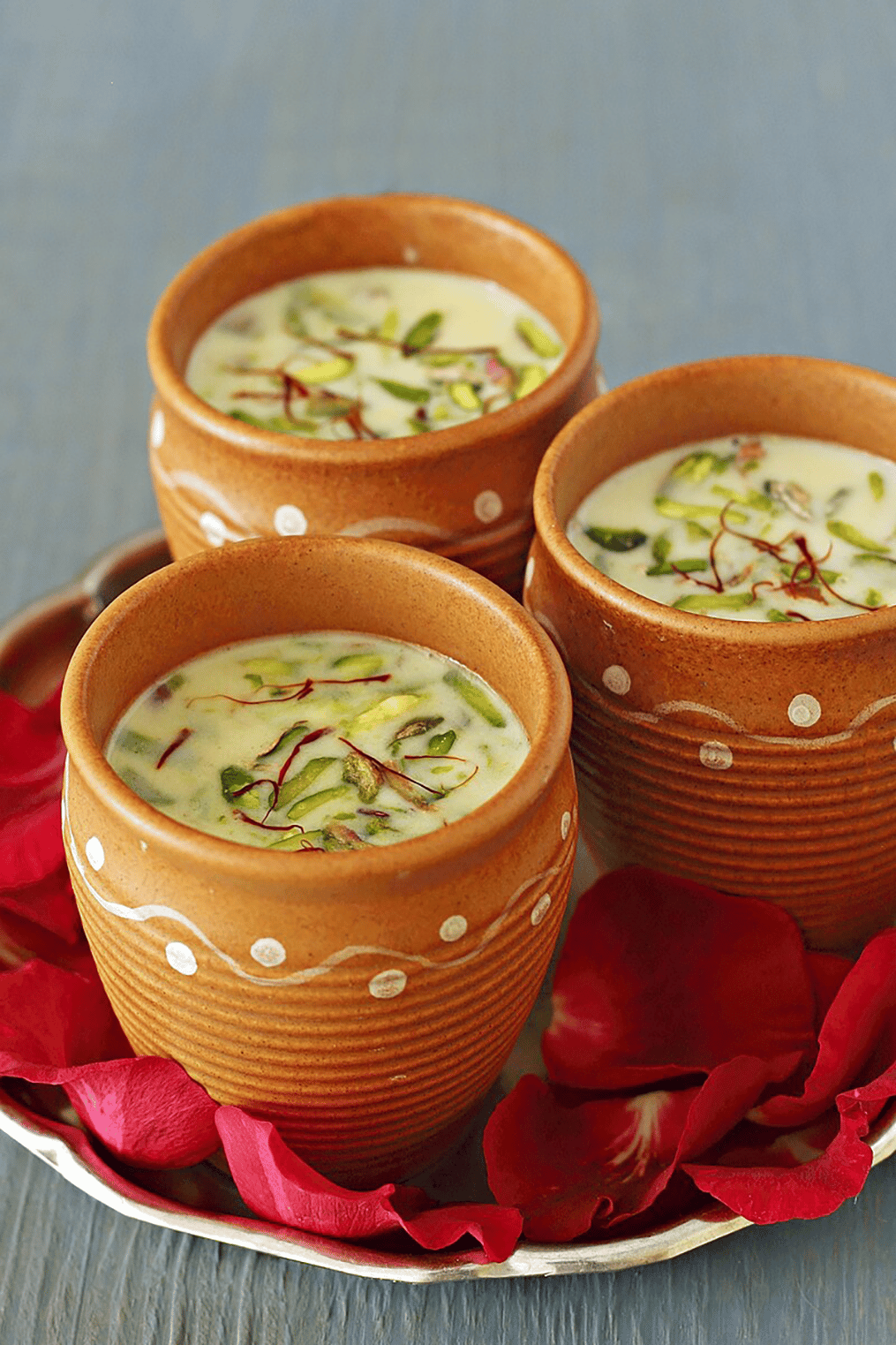 thandai-served-in-earthernware