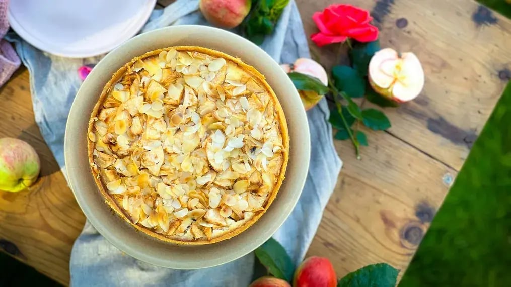 Apple Crumble Cake