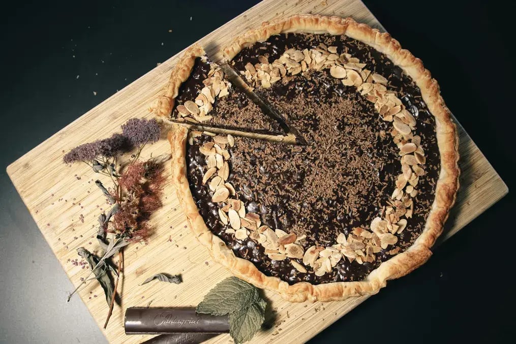 Chocolate Pie With Crunchy Pecan Crust