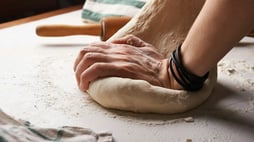 How To Knead Dough Properly: Techniques, Timing, Common Mistakes, And Signs That Dough Is Ready