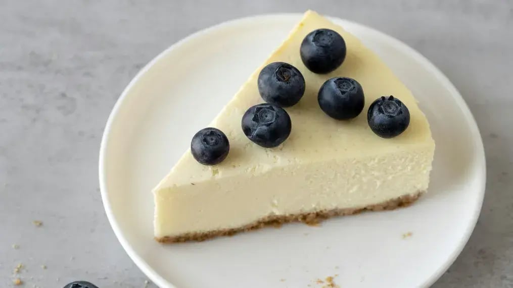 How to Make a Creamy Cannoli Cheesecake with a Chocobakes Chocolate Center - Creamy Cannoli Cheesecake