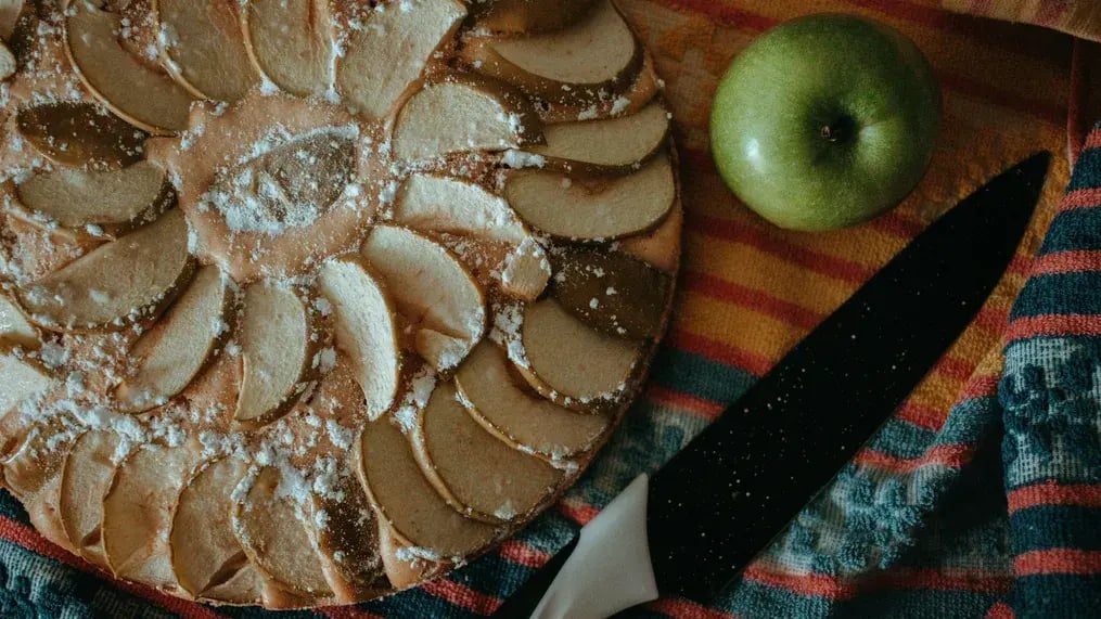 Apple Crumble Cake With Raisins And Cashews