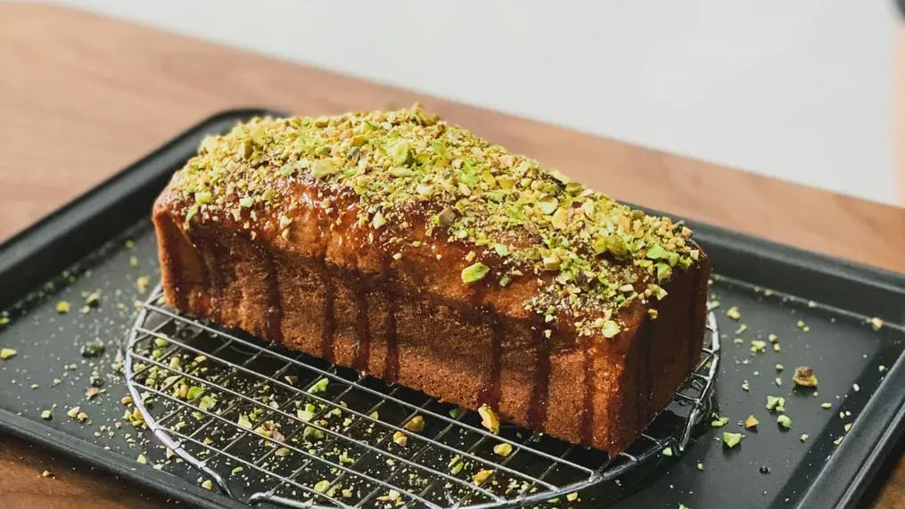 Cake with Pistachios