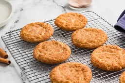 How to Make Crispy Caramelized Biscuits with Choclairs Drizzle