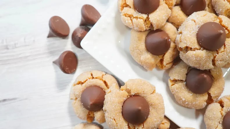 How To Make Crunchy Peanut Butter Blossoms With Oreo Crumbs