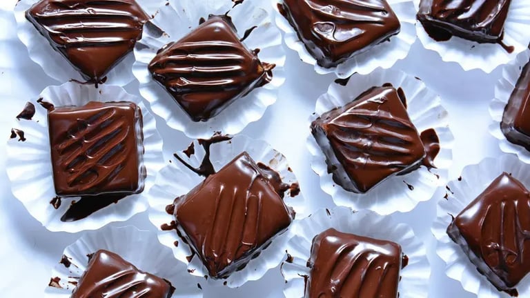 How to Make Easy Strawberry and Cashew Chocolate Bites in 15 Minute