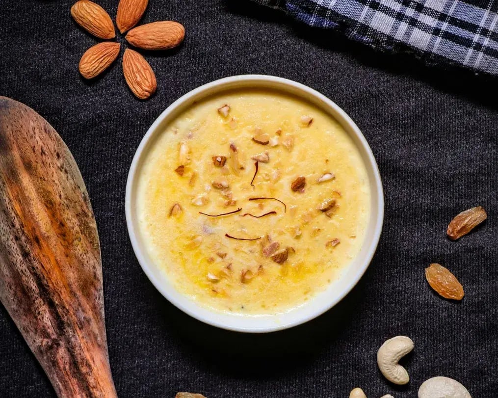 Fruit custard with fruits cashews topping