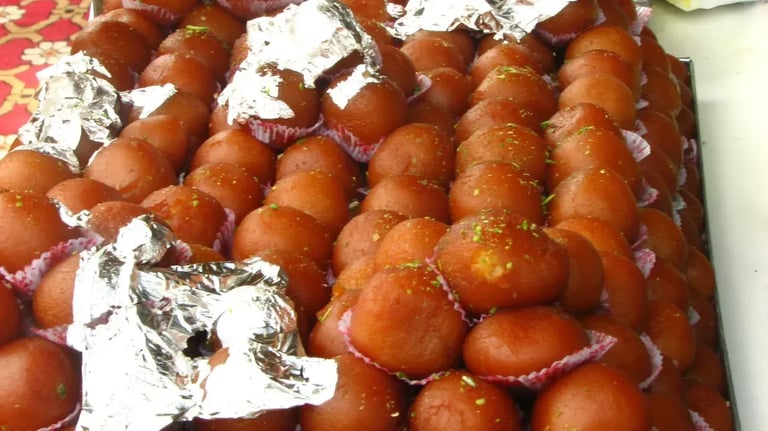 gulab jamun served in plate