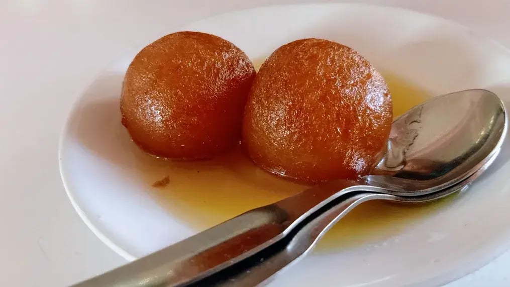 gulab jamuns in bowl