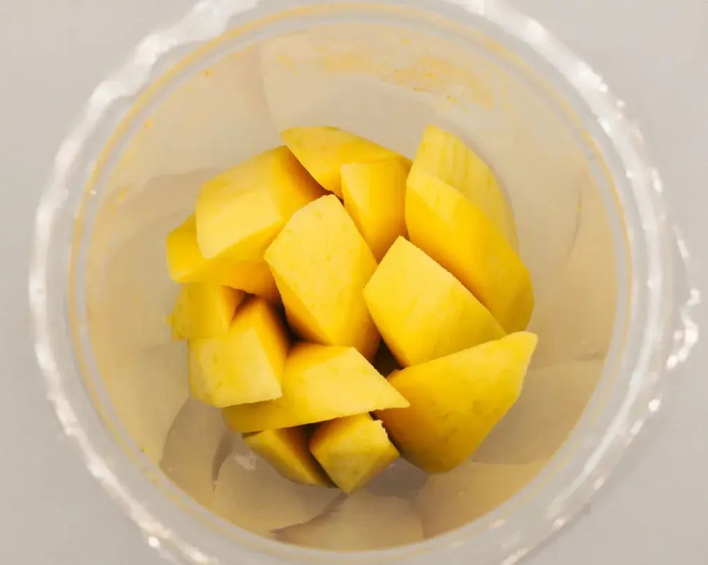 Mango Pullp in a Blender