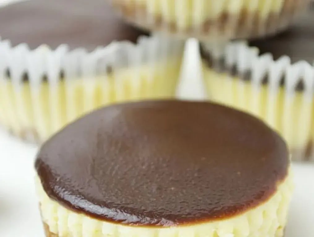 Recipe To Make Mini Cheesecakes With A Chocolate Ganache Twist