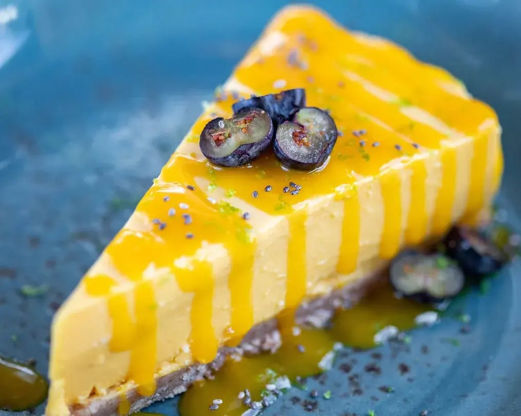 Mango cheesecake with sauce drizzled