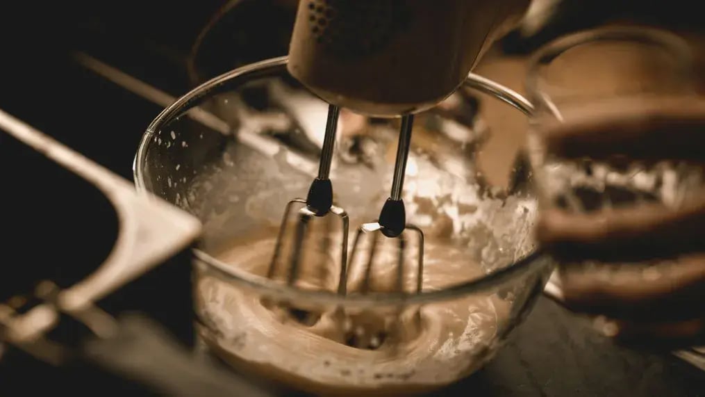 How to Make Stable Whipped Cream Filling for Rolls - Whipping