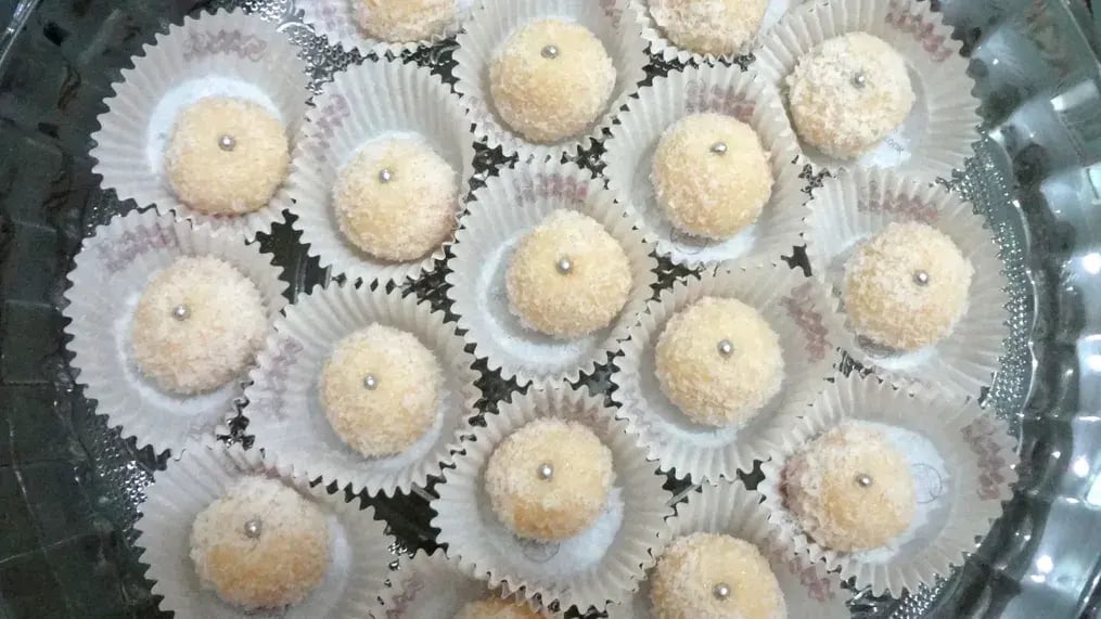 coconut ladoos