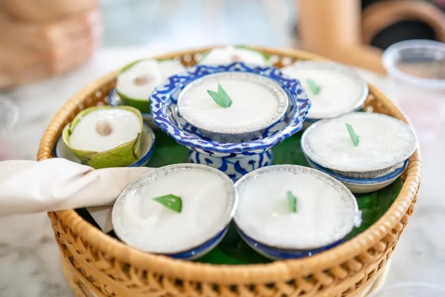 How to Pair Coconut Pudding with Seasonal Fruits for a Gourmet Dessert