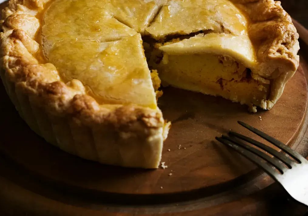 How to Prevent Your Apple Crumble Cheesecake from Getting Soggy - Perfectly baked apple crumble cheesecake