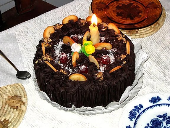 Iconic and Indulgent Dessert Cakes Starting with “I” and “J” Around the World  