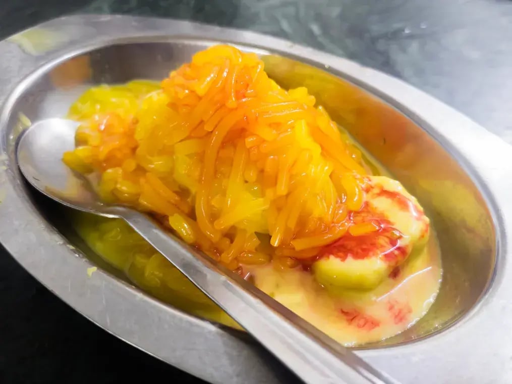 Iftar Specials: Creative Takes on Falooda &amp; Other Cooling Desserts - Mango &amp; Coconut Falooda