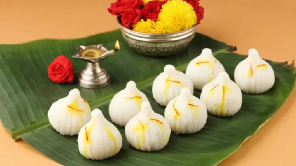 Khoya Modak Recipe With Nuts: Creamy, Rich Treat For Ganpati Bappa - Method