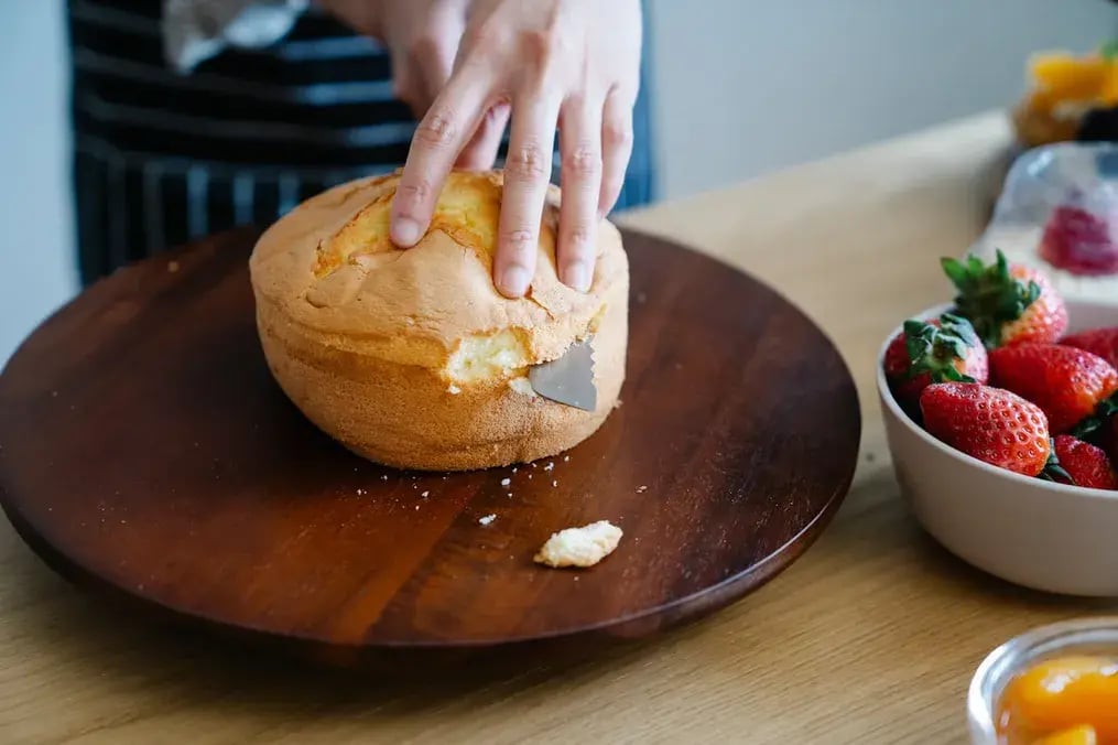 How to Make Light and Fluffy Berry Sponge Cake