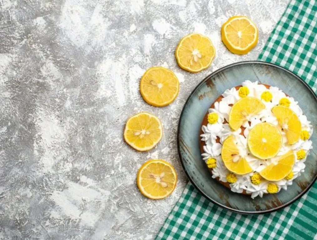 Lemon Rose Cake with Almond Crunch Recipe