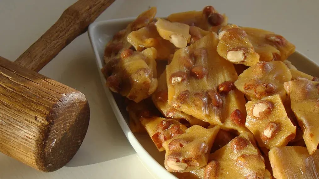 Make delicious flat candies at home that are crunchy treats packed with peanuts - crunchy Handmade Peanut Brittle - 1