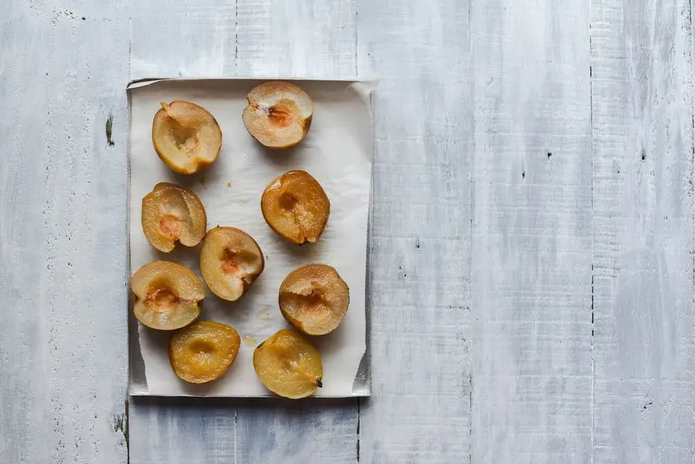 Mascarpone-Stuffed Baked Pears with Balsamic Glaze: An Elegant Dish - Method