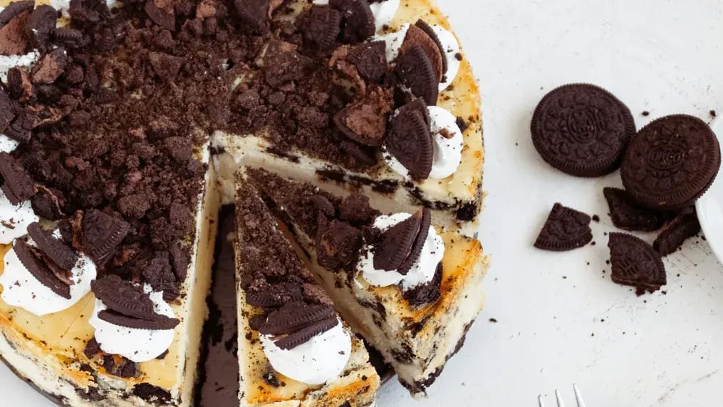 Master the art of indulgence by making these cheesecakes - Crumble Cheesecake Image 1