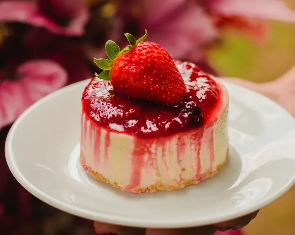 mini cheesecake bites with strawberry