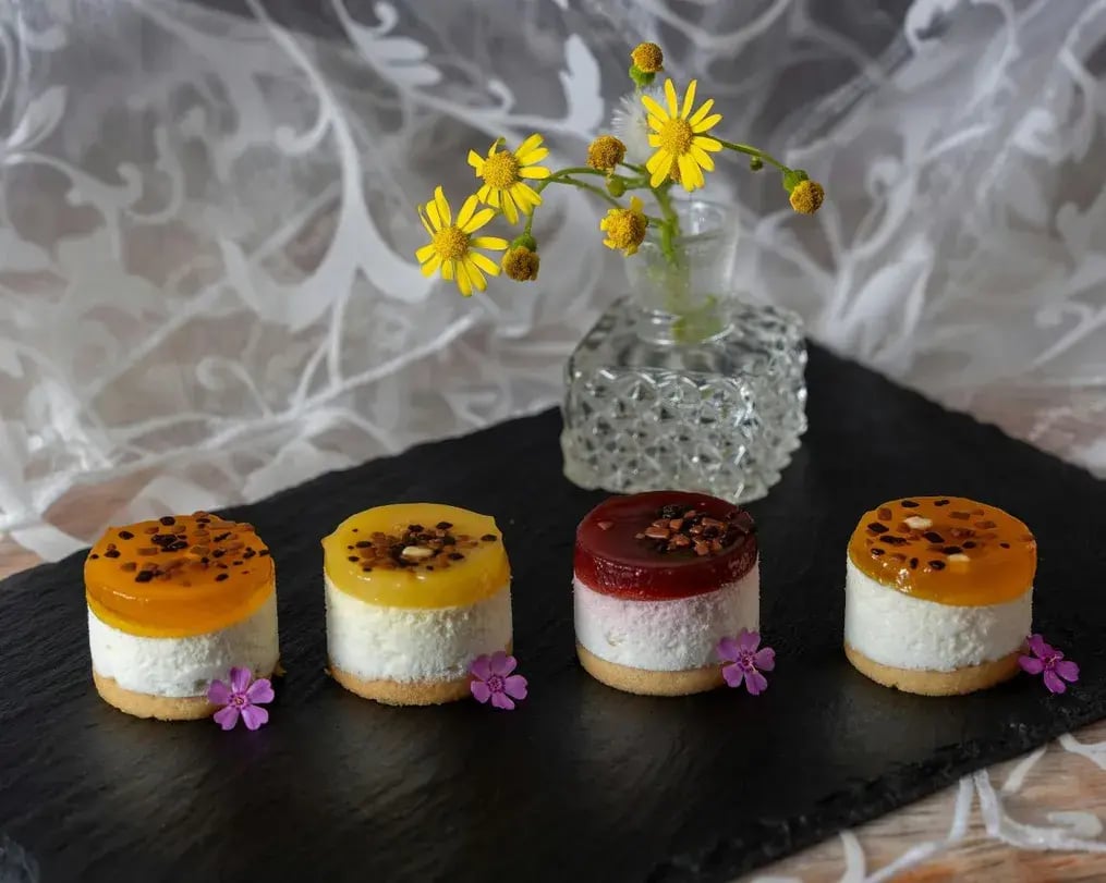 mini cheesecake bites with toppings