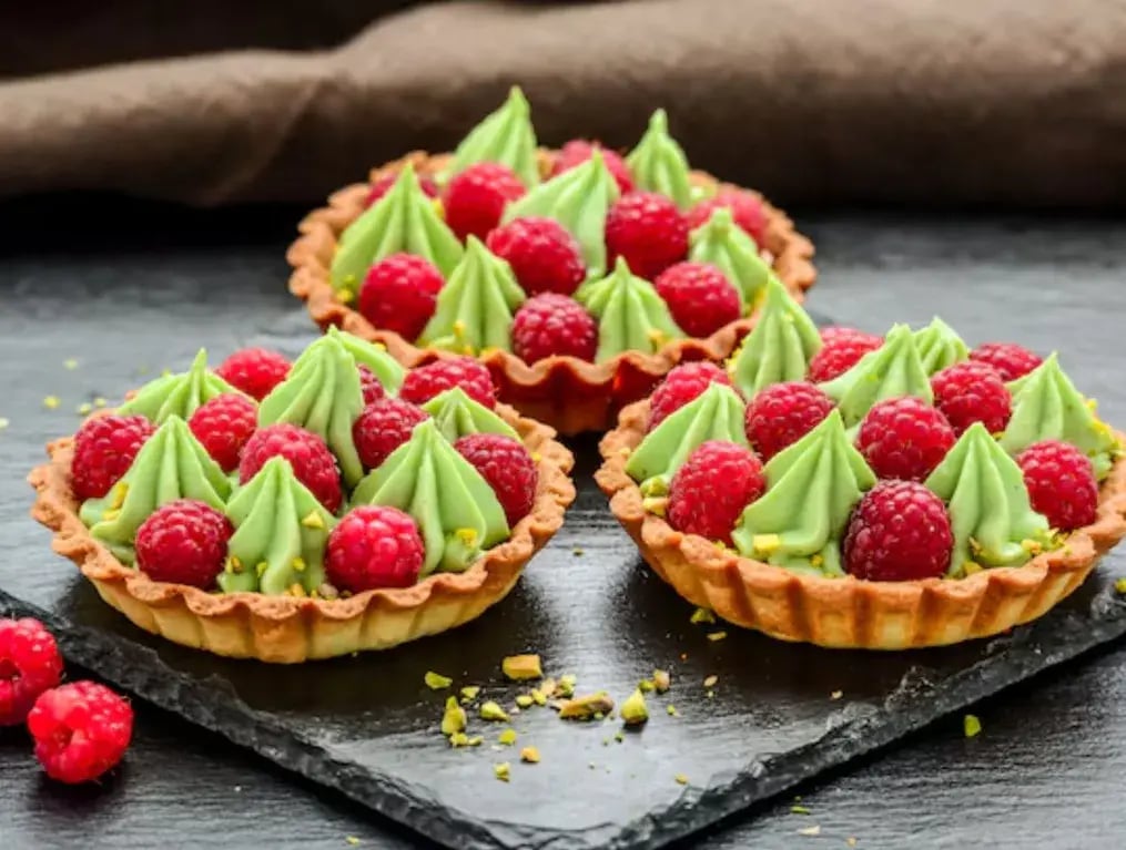 How To Bake A Delicious Mini Raspberry Tart