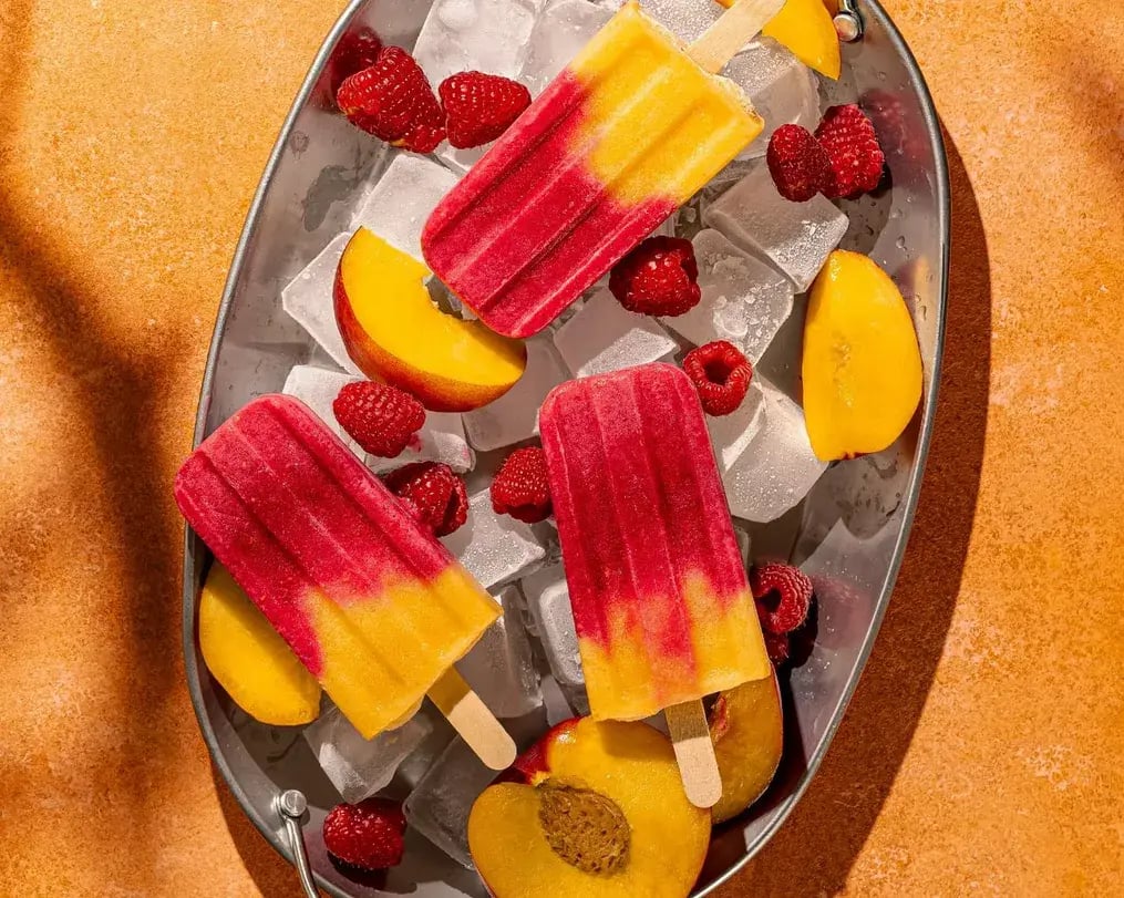 berry-and-peaches-oreo-popsicles