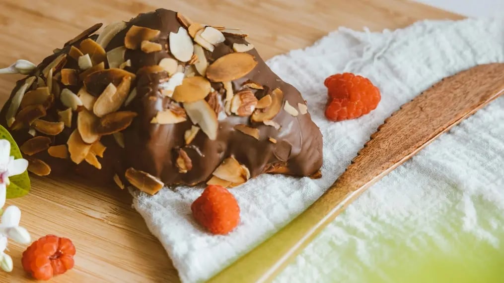 mocha-chocolate-almond-frosting