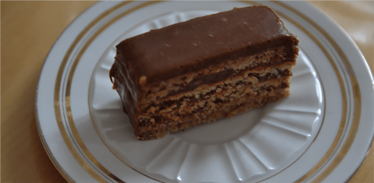 Moist and Ganache-rich chocolate dessert cakes from stories of scandals to gangsters