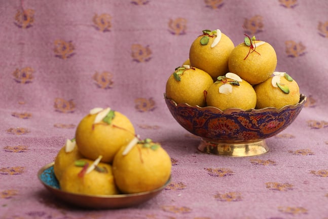  Navratri Prasad for Nine Days: Offerings Like Fruit Chaat and Besan Ladoo