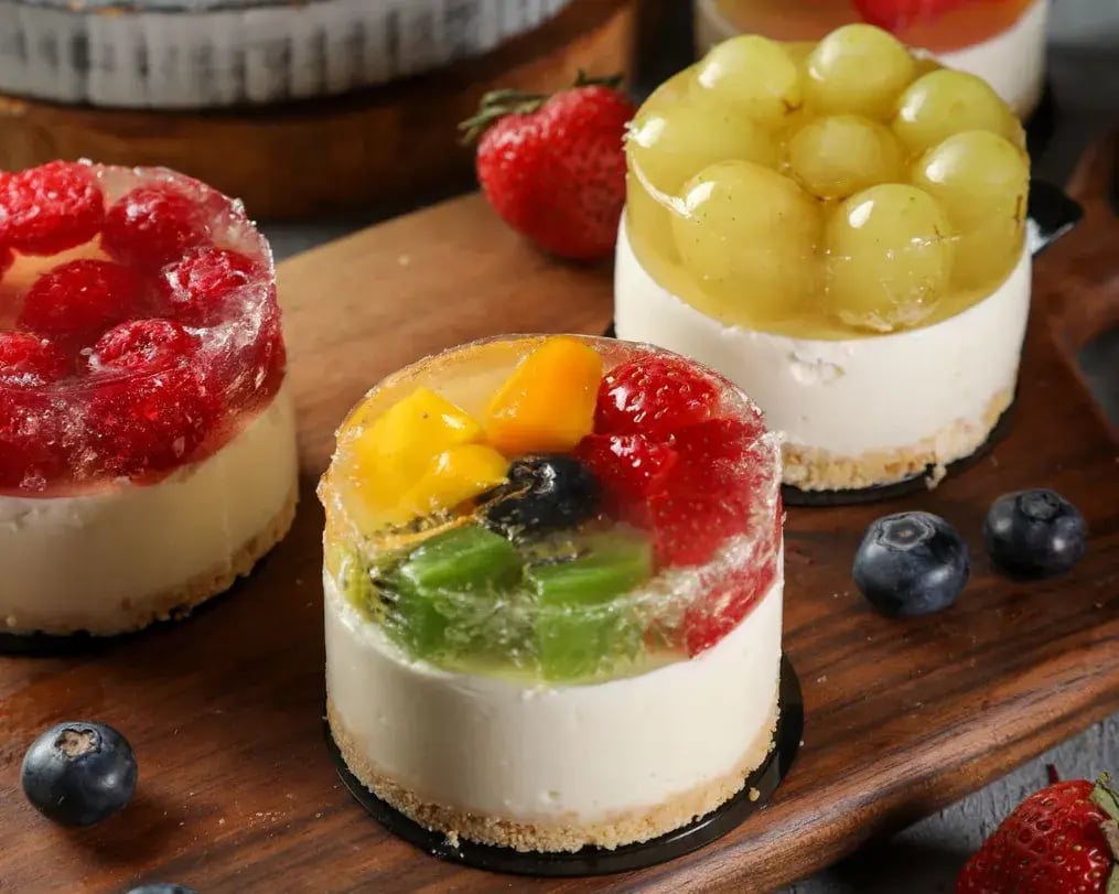 No-Bake Mango Lychee Pie with Bournville Chocolate Crust - Gelatin Fruit Topped Mango Litchi Pies