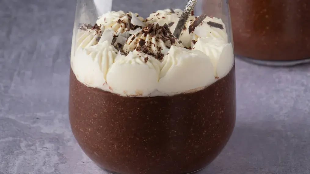No-Bake Oreo Pudding with Cashew Topping in 6 Easy Steps - The layering