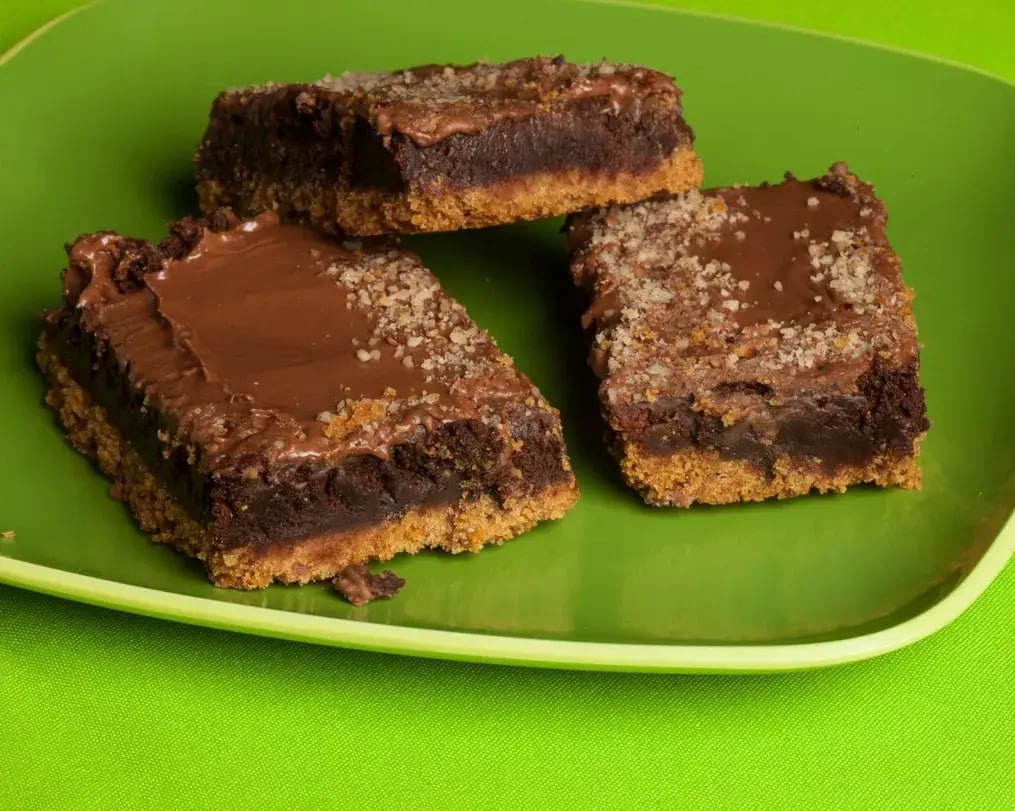 Layered Oreo Milk Powder Fudge Bars