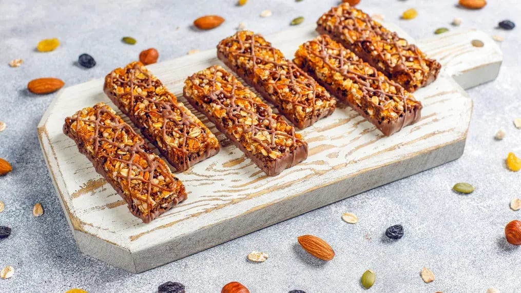 Easy Step-By-Step Oreo Caramel Granola Bars