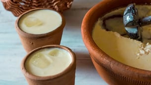 Oreo Cashew Lassi: Fusion Summer Drink with Vegan Alternatives