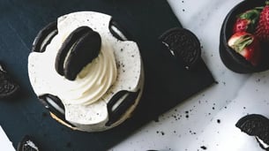 Oreo Cookie Crust Cannoli Cheesecake with Dairy Milk Chips Recipe