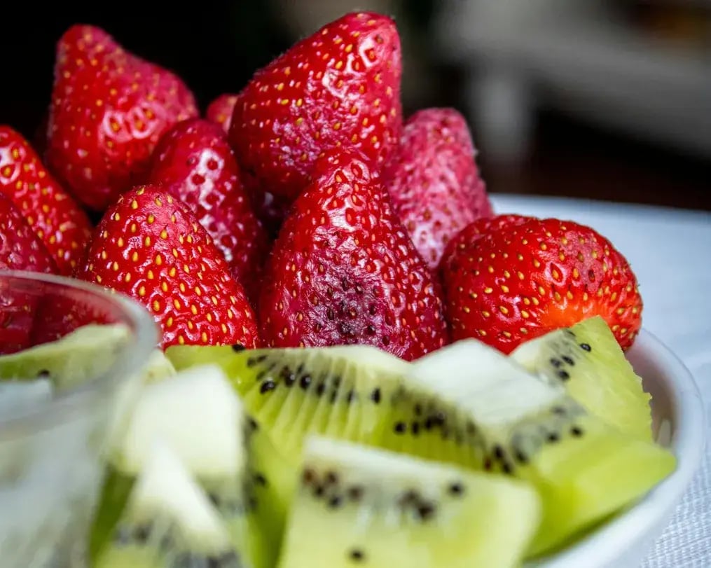 Kiwis And Strawberries For Oreo Fondue
