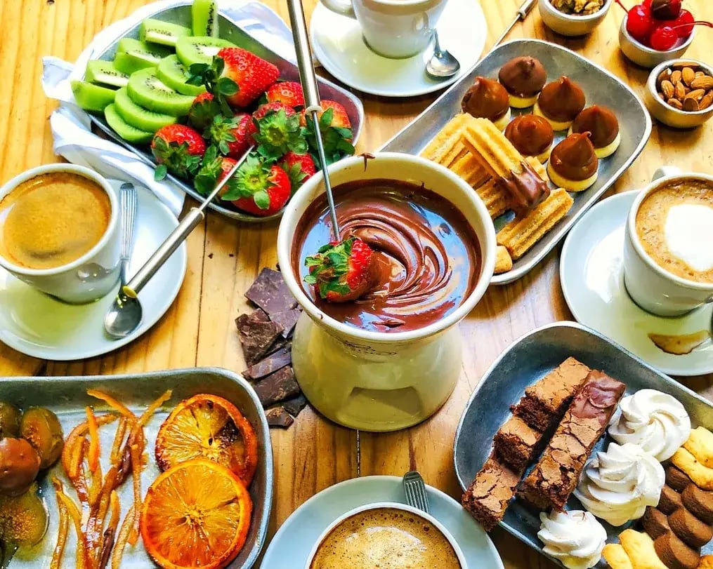 Oreo Fondue Serving Tips With Fruit Platter